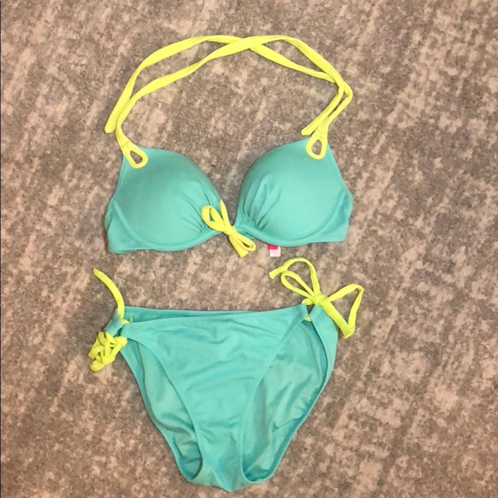 VICTORIA’S SECRET BATHING SUIT SET
